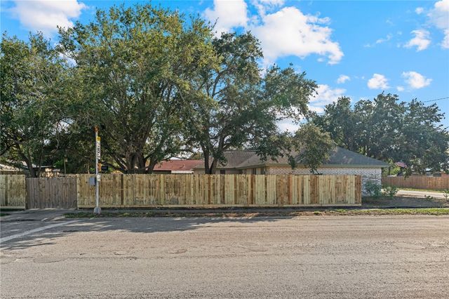 5602 Fresno Dr, Corpus Christi, TX 78411