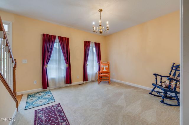 1402 Lake Ridge Square, Johnson City, TN 37601