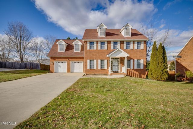 1402 Lake Ridge Square, Johnson City, TN 37601