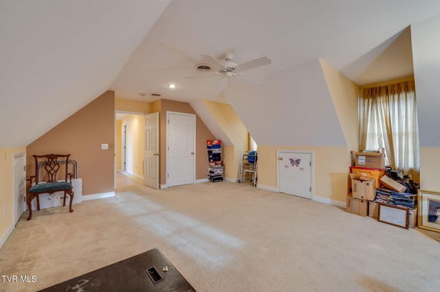 1402 Lake Ridge Square, Johnson City, TN 37601