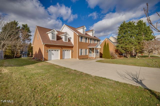 1402 Lake Ridge Square, Johnson City, TN 37601