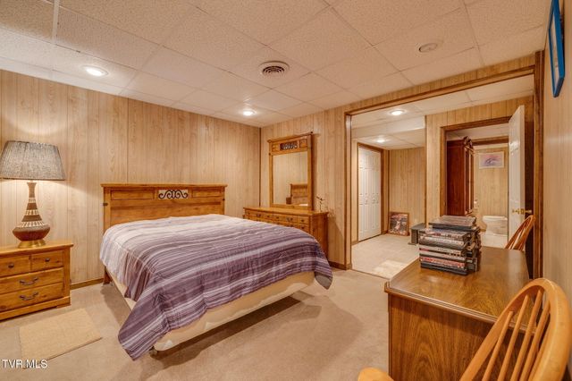 1402 Lake Ridge Square, Johnson City, TN 37601