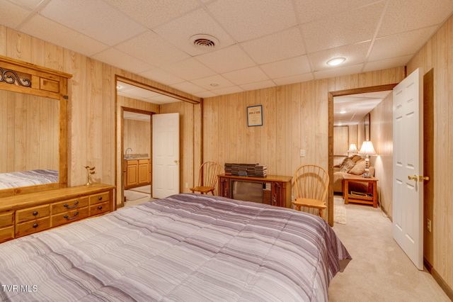 1402 Lake Ridge Square, Johnson City, TN 37601