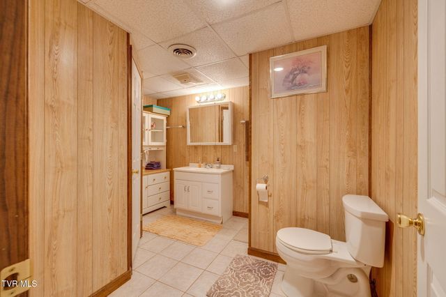 1402 Lake Ridge Square, Johnson City, TN 37601