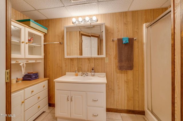 1402 Lake Ridge Square, Johnson City, TN 37601