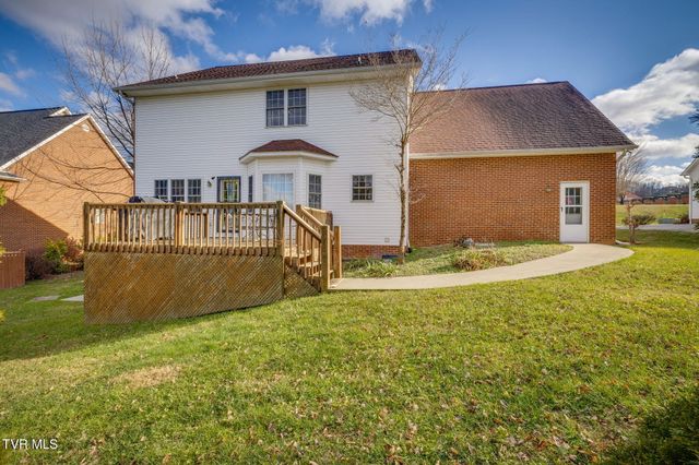 1402 Lake Ridge Square, Johnson City, TN 37601