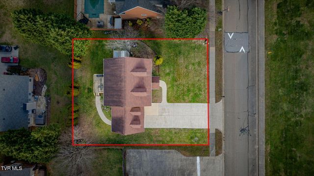 1402 Lake Ridge Square, Johnson City, TN 37601