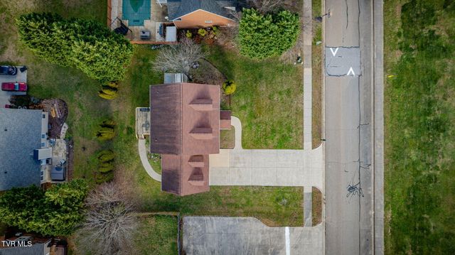 1402 Lake Ridge Square, Johnson City, TN 37601