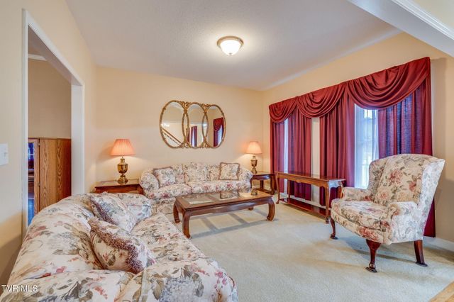 1402 Lake Ridge Square, Johnson City, TN 37601