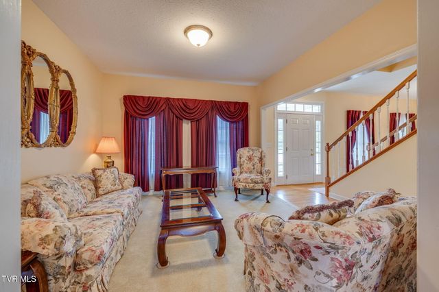 1402 Lake Ridge Square, Johnson City, TN 37601