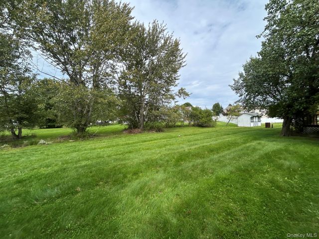 6 Pembroke Road, Washingtonville, NY 10992
