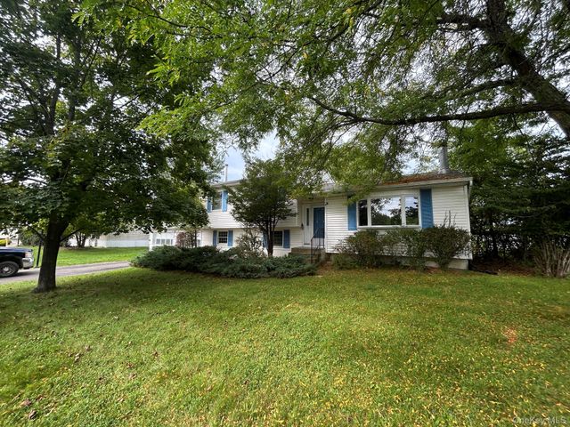 6 Pembroke Road, Washingtonville, NY 10992