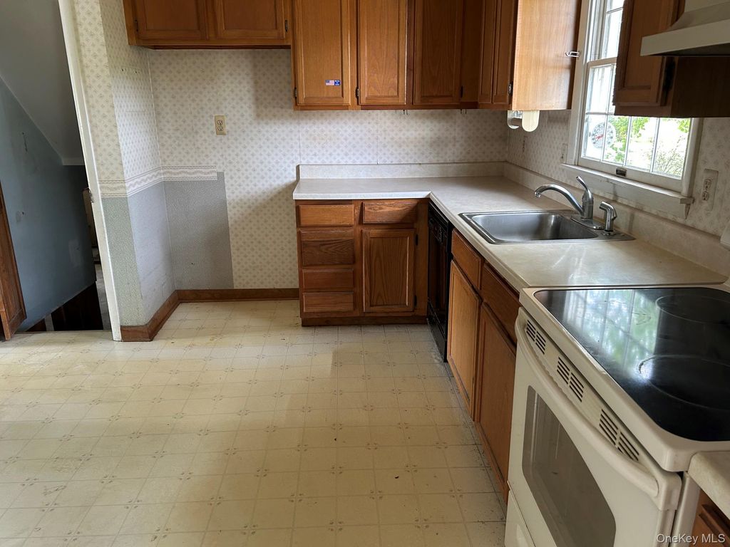 6 Pembroke Road, Washingtonville, NY 10992 — photo 5