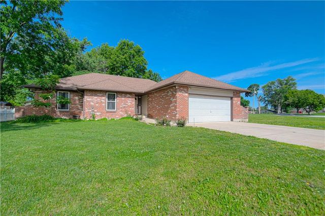 304 Zoe Street, Buckner, MO 64016