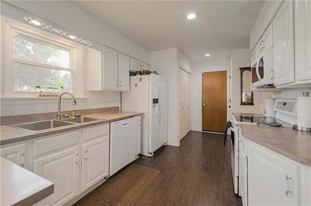 304 Zoe Street, Buckner, MO 64016