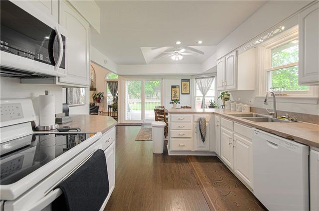 304 Zoe Street, Buckner, MO 64016