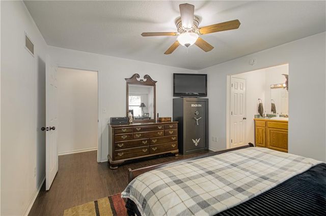 304 Zoe Street, Buckner, MO 64016