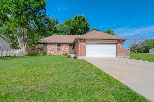 304 Zoe Street, Buckner, MO 64016