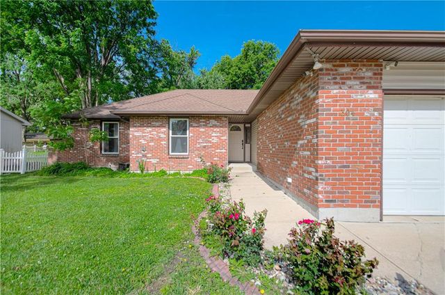 304 Zoe Street, Buckner, MO 64016