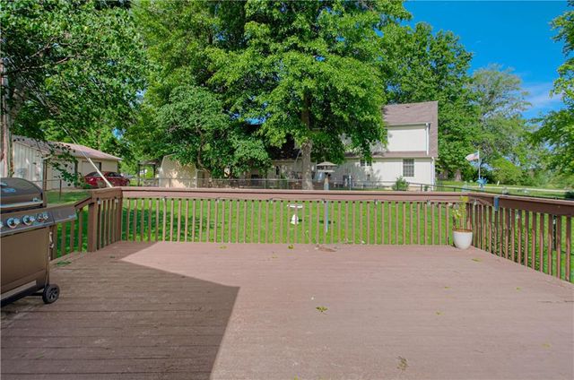 304 Zoe Street, Buckner, MO 64016