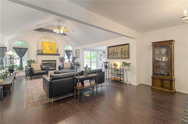 304 Zoe Street, Buckner, MO 64016