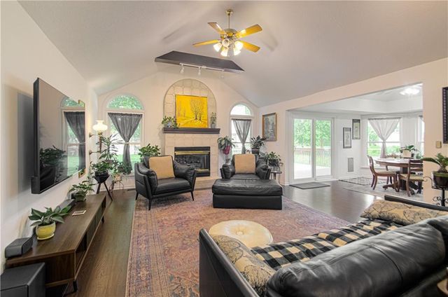 304 Zoe Street, Buckner, MO 64016