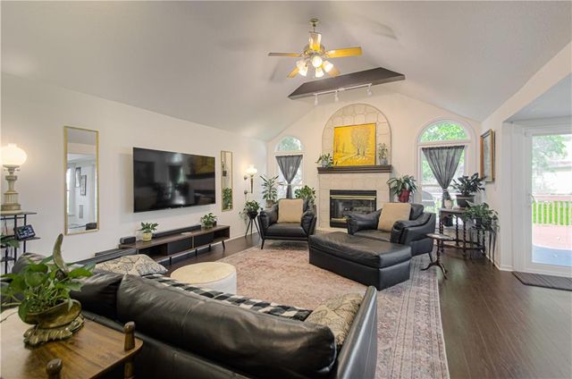 304 Zoe Street, Buckner, MO 64016