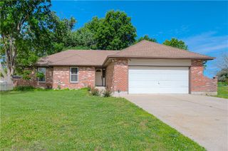 304 Zoe Street, Buckner, MO 64016