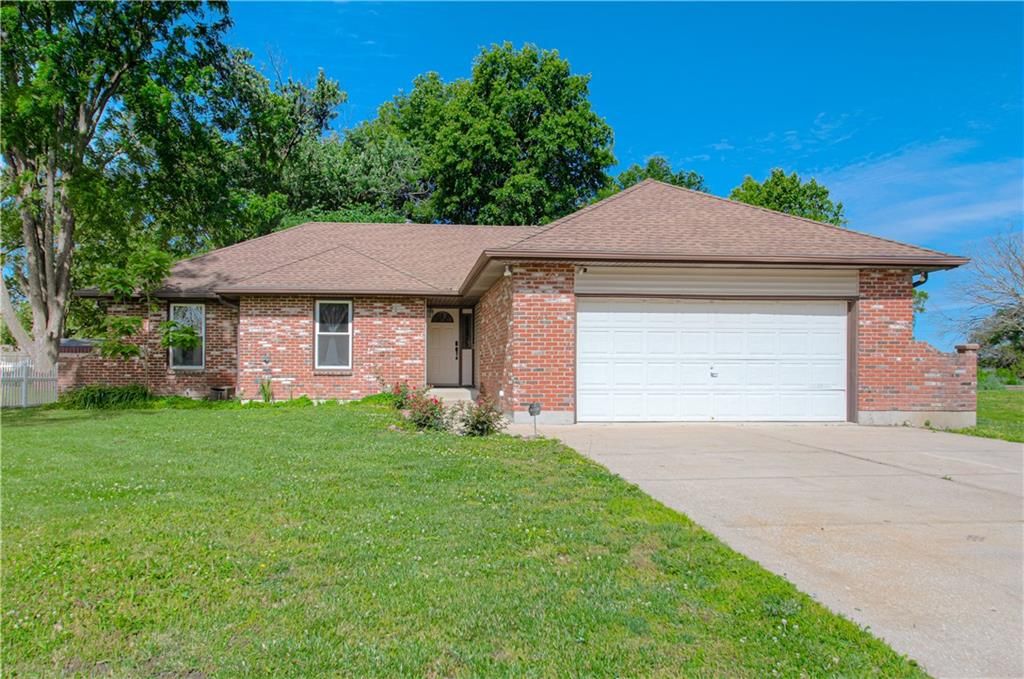 304 Zoe Street, Buckner, MO 64016