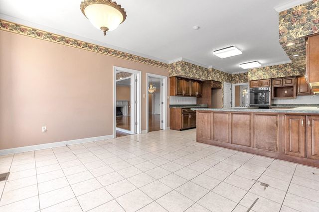 8778 POPLAR PIKE DR, Germantown, TN 38138