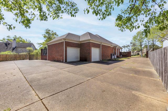 8778 POPLAR PIKE DR, Germantown, TN 38138