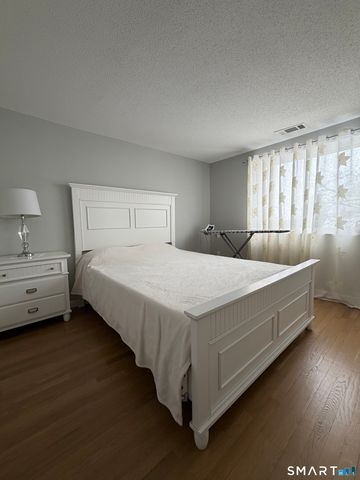 43 Sunridge Lane 43, Cromwell, CT 06416