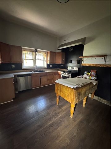 544 E 2nd Ave, Tarentum, PA 15084