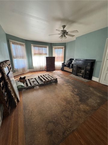 544 E 2nd Ave, Tarentum, PA 15084