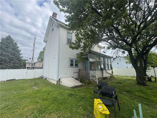 544 E 2nd Ave, Tarentum, PA 15084