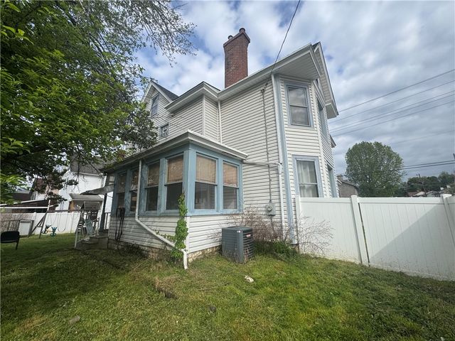 544 E 2nd Ave, Tarentum, PA 15084