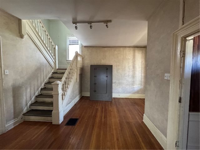 544 E 2nd Ave, Tarentum, PA 15084