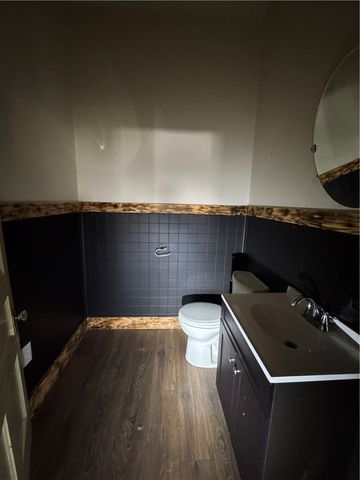 544 E 2nd Ave, Tarentum, PA 15084