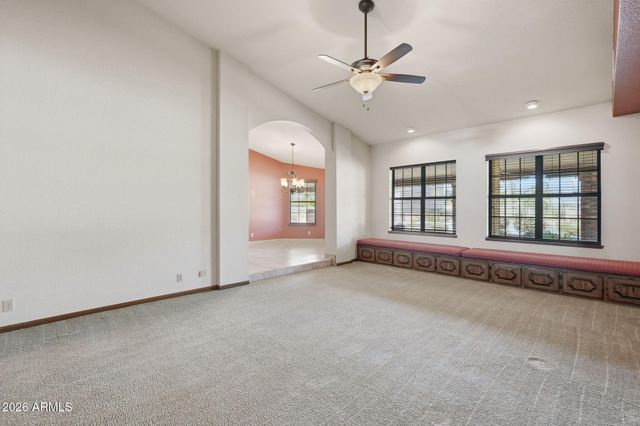 602 E CARVER Road, Tempe, AZ 85284