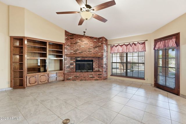 602 E CARVER Road, Tempe, AZ 85284