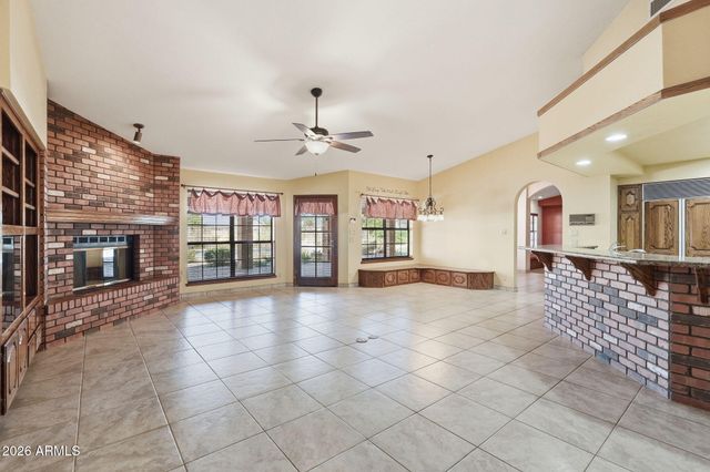 602 E CARVER Road, Tempe, AZ 85284