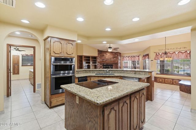 602 E CARVER Road, Tempe, AZ 85284