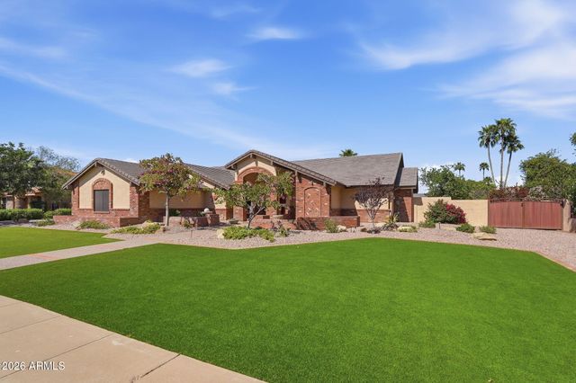 602 E CARVER Road, Tempe, AZ 85284