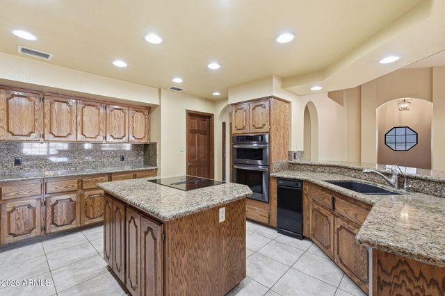 602 E CARVER Road, Tempe, AZ 85284