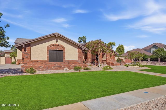 602 E CARVER Road, Tempe, AZ 85284