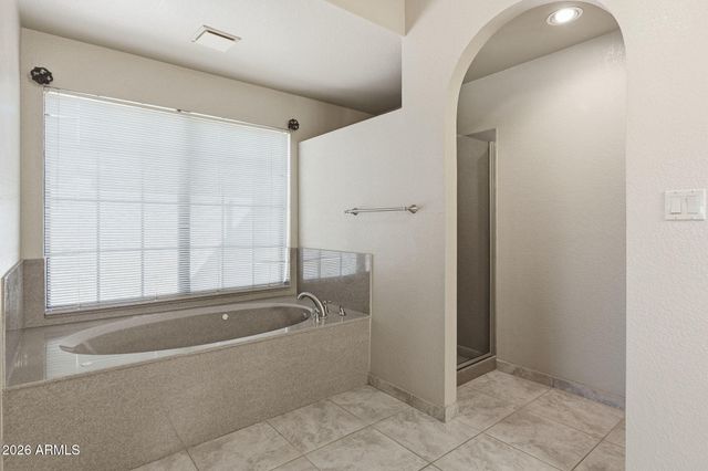 602 E CARVER Road, Tempe, AZ 85284