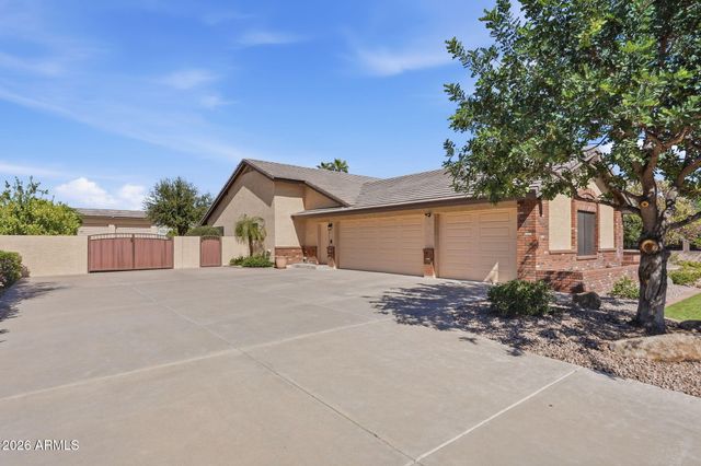 602 E CARVER Road, Tempe, AZ 85284