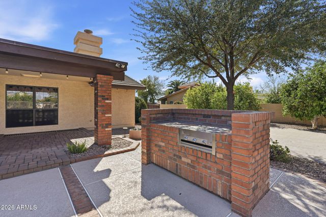 602 E CARVER Road, Tempe, AZ 85284