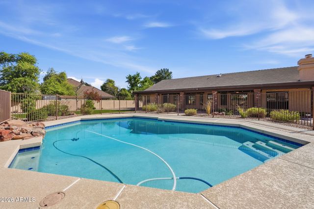 602 E CARVER Road, Tempe, AZ 85284