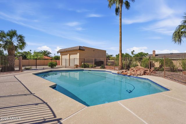 602 E CARVER Road, Tempe, AZ 85284
